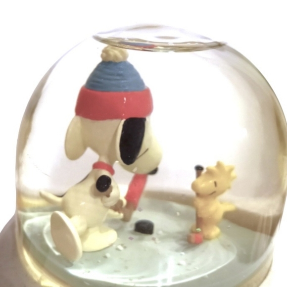 2001 Hallmark Peanuts Gallery Snoopy & Woodstock WINTER GAMES Snow Globe - Picture 5 of 9